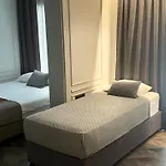 Hotel Livro *