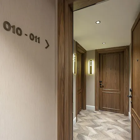 Hotel Livro *